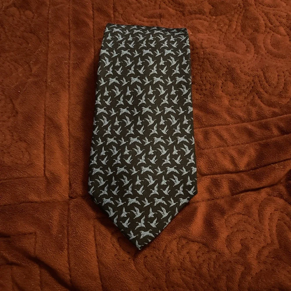 DUCK BANANA REPUBLIC Italy DESIGNER NECKTIE TIE Navy W/ Light Blue Ducks 4x57.5